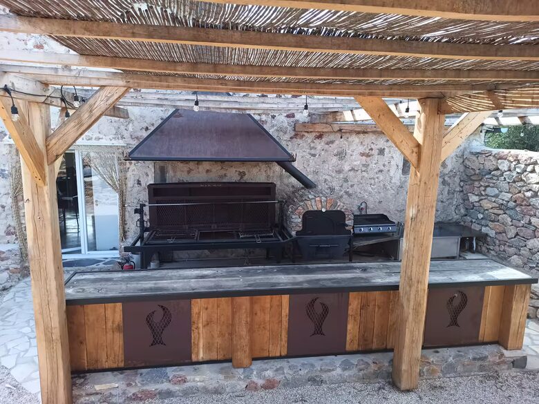 The Off Grid Bergerie - Fitou, France