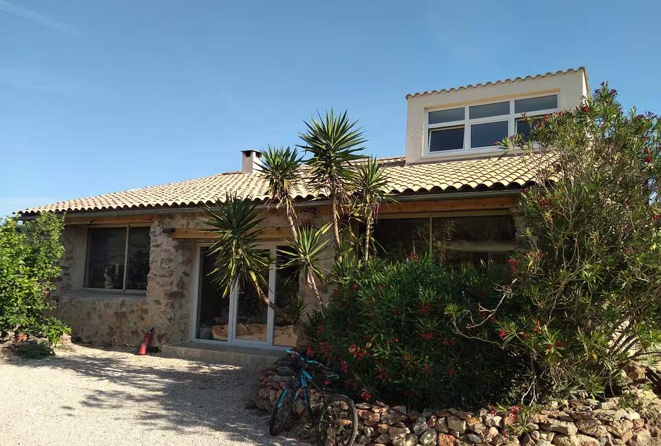 The Off Grid Bergerie - Fitou, France