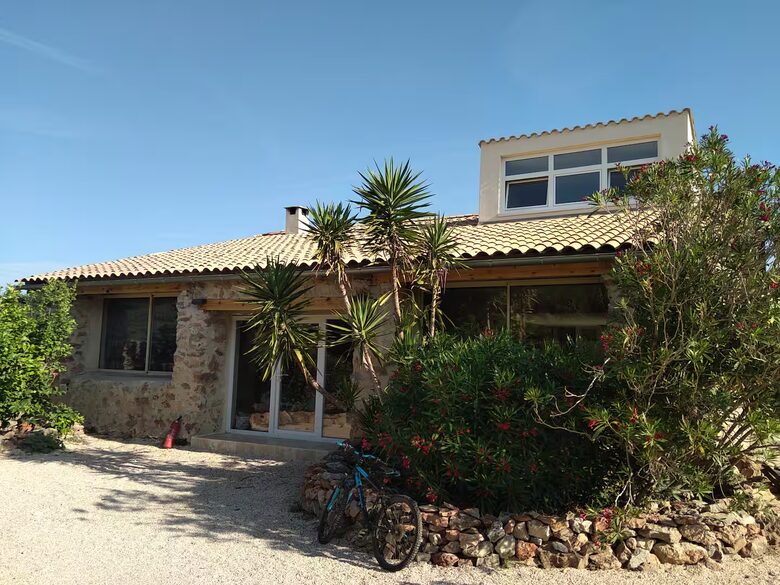 The Off Grid Bergerie - Fitou, France
