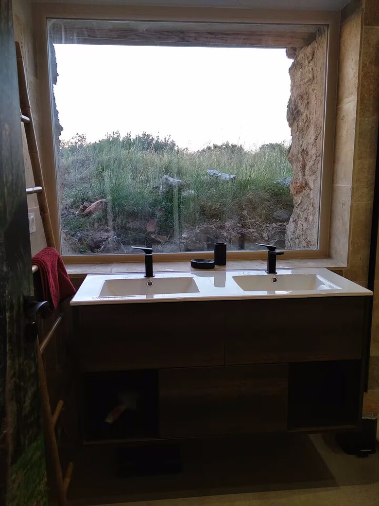 The Off Grid Bergerie - Fitou, France