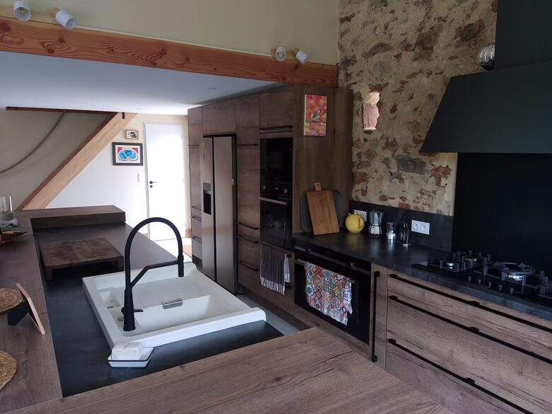 The Off Grid Bergerie - Fitou, France
