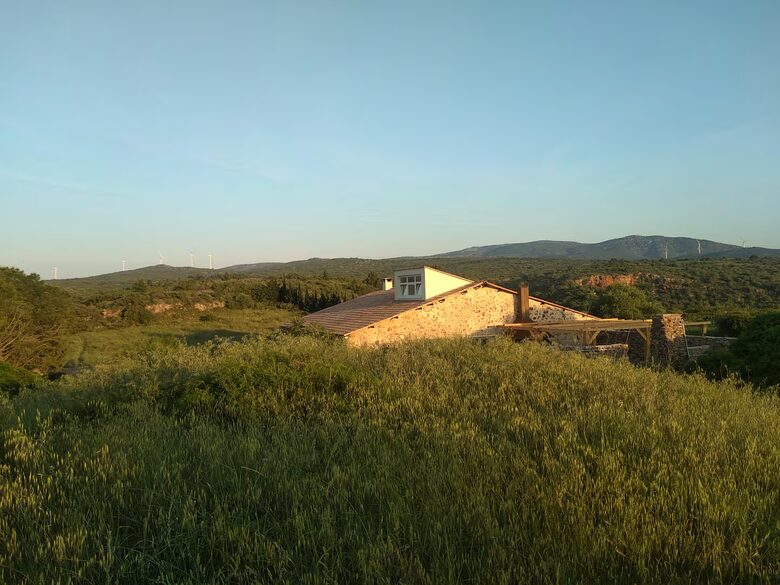 The Off Grid Bergerie - Fitou, France