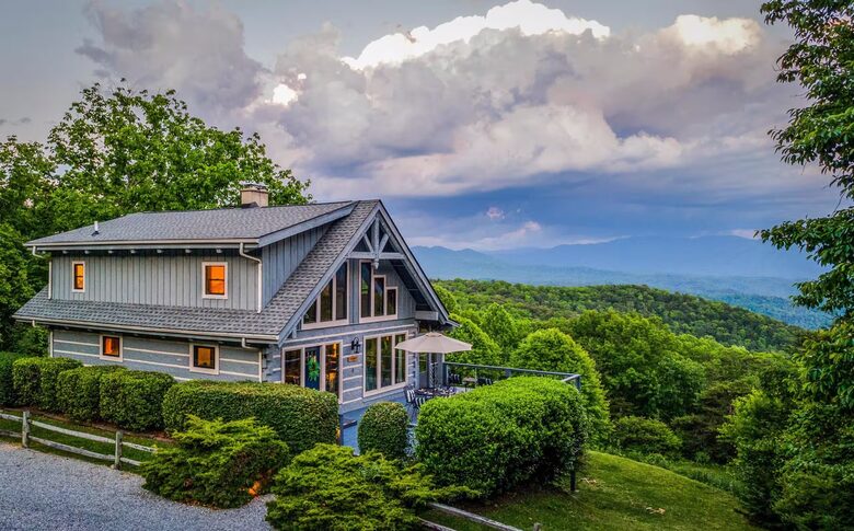 Smoky Mountain Cabin with Panoramic Views and Private Hot Tub - Tallassee, Tennessee
