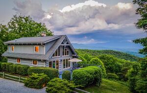 Smoky Mountain Cabin with Panoramic Views and Private Hot Tub - Tallassee, Tennessee