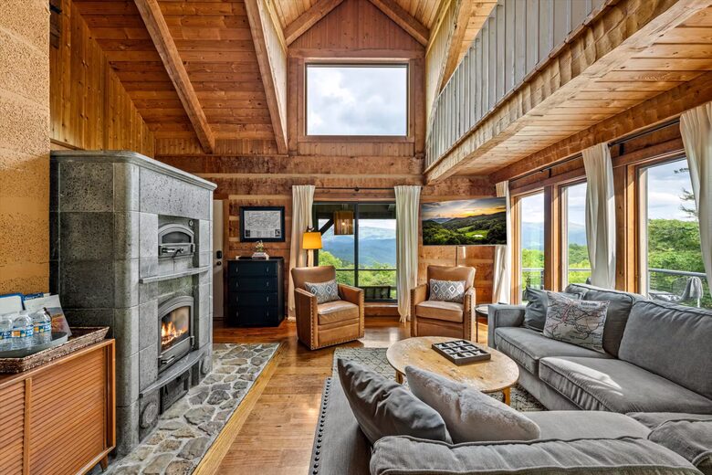 Smoky Mountain Cabin with Panoramic Views and Private Hot Tub - Tallassee, Tennessee