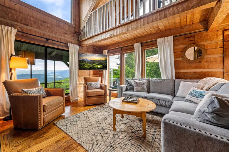 Smoky Mountain Cabin with Panoramic Views and Private Hot Tub - Tallassee, Tennessee