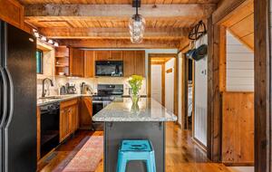 Smoky Mountain Cabin with Panoramic Views and Private Hot Tub - Tallassee, Tennessee