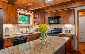 Smoky Mountain Cabin with Panoramic Views and Private Hot Tub - Tallassee, Tennessee
