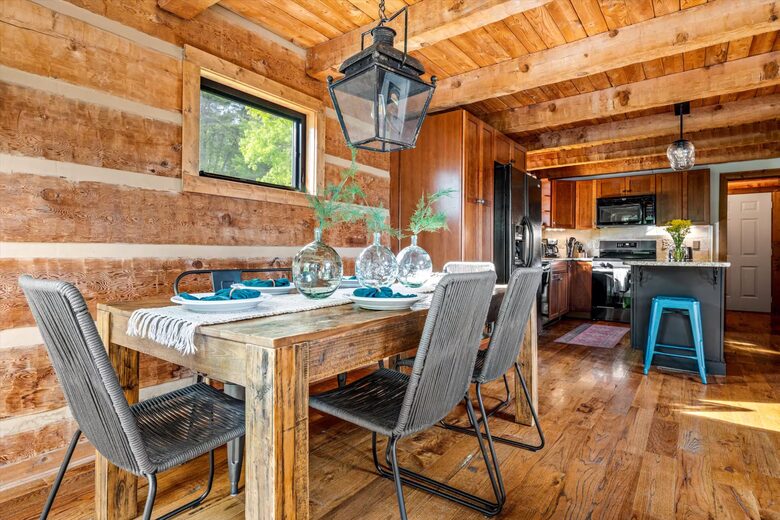 Smoky Mountain Cabin with Panoramic Views and Private Hot Tub - Tallassee, Tennessee