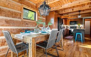 Smoky Mountain Cabin with Panoramic Views and Private Hot Tub - Tallassee, Tennessee