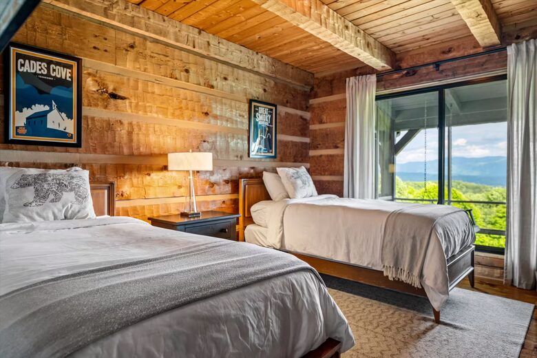 Smoky Mountain Cabin with Panoramic Views and Private Hot Tub - Tallassee, Tennessee