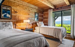 Smoky Mountain Cabin with Panoramic Views and Private Hot Tub - Tallassee, Tennessee