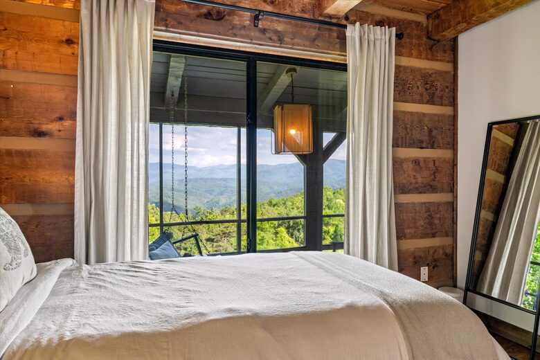 Smoky Mountain Cabin with Panoramic Views and Private Hot Tub - Tallassee, Tennessee