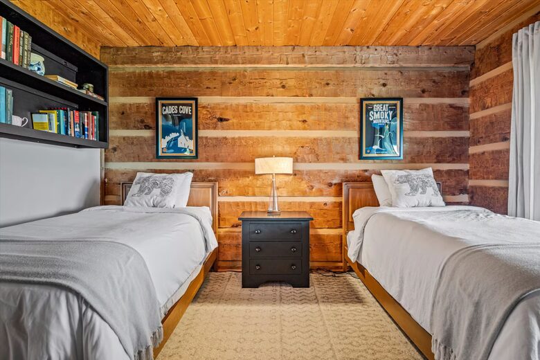 Smoky Mountain Cabin with Panoramic Views and Private Hot Tub - Tallassee, Tennessee