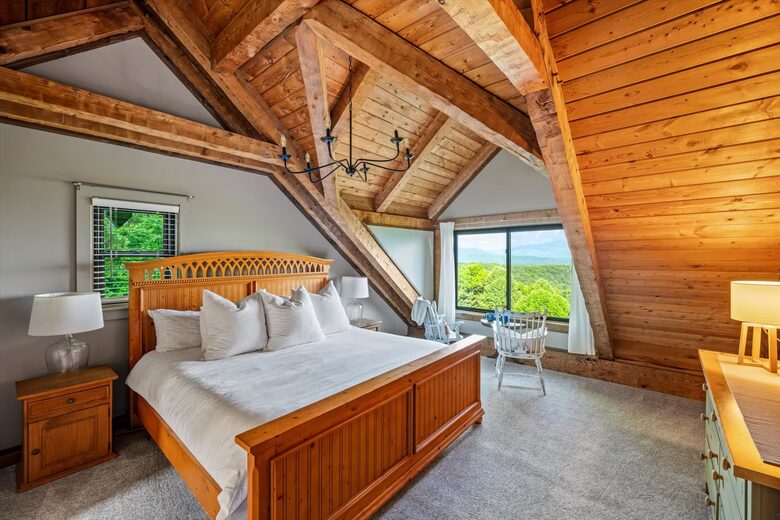 Smoky Mountain Cabin with Panoramic Views and Private Hot Tub - Tallassee, Tennessee
