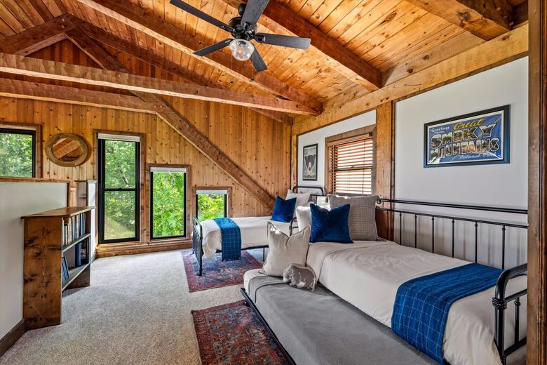 Smoky Mountain Cabin with Panoramic Views and Private Hot Tub - Tallassee, Tennessee