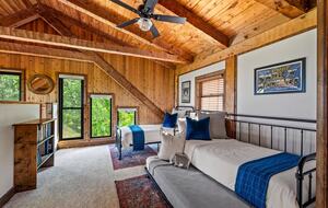Smoky Mountain Cabin with Panoramic Views and Private Hot Tub - Tallassee, Tennessee