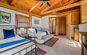 Smoky Mountain Cabin with Panoramic Views and Private Hot Tub - Tallassee, Tennessee