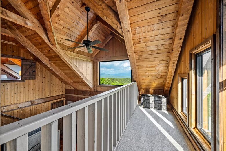 Smoky Mountain Cabin with Panoramic Views and Private Hot Tub - Tallassee, Tennessee