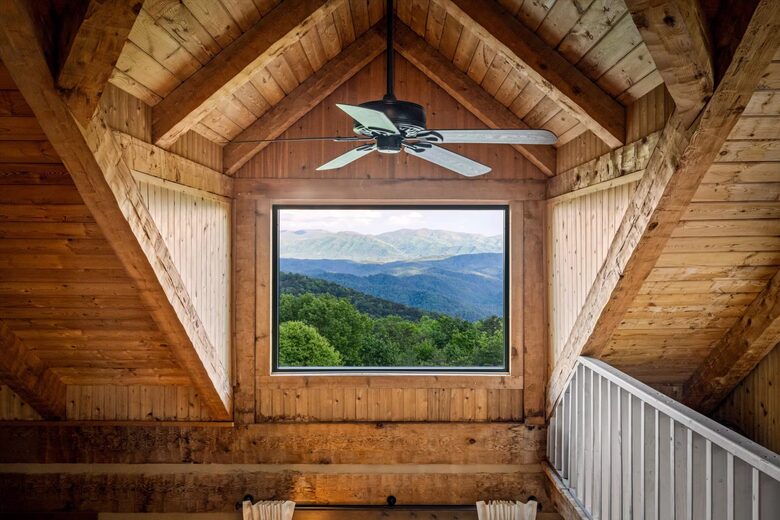 Smoky Mountain Cabin with Panoramic Views and Private Hot Tub - Tallassee, Tennessee