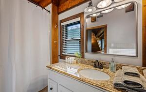 Smoky Mountain Cabin with Panoramic Views and Private Hot Tub - Tallassee, Tennessee