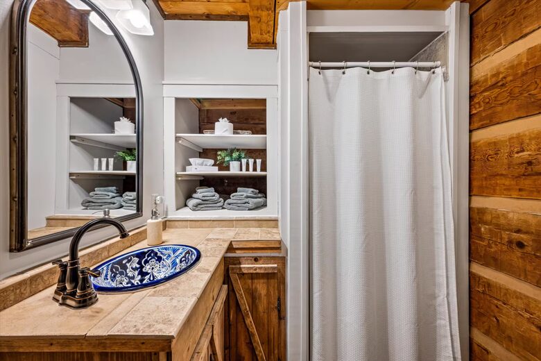 Smoky Mountain Cabin with Panoramic Views and Private Hot Tub - Tallassee, Tennessee