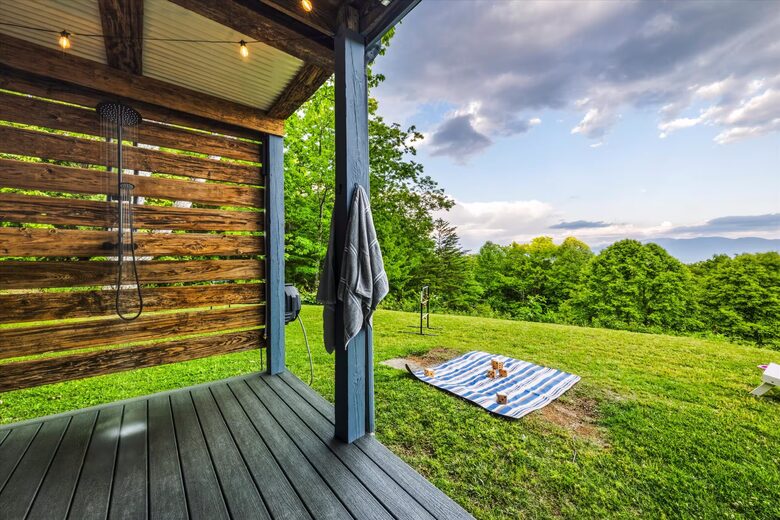 Smoky Mountain Cabin with Panoramic Views and Private Hot Tub - Tallassee, Tennessee