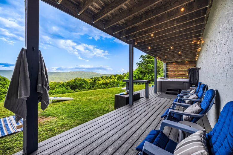 Smoky Mountain Cabin with Panoramic Views and Private Hot Tub - Tallassee, Tennessee