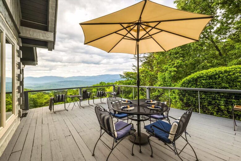 Smoky Mountain Cabin with Panoramic Views and Private Hot Tub - Tallassee, Tennessee