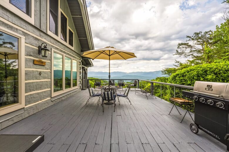 Smoky Mountain Cabin with Panoramic Views and Private Hot Tub - Tallassee, Tennessee