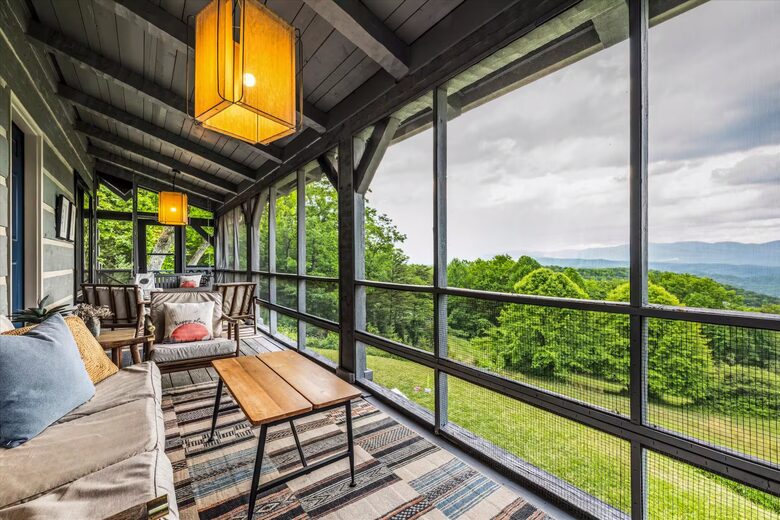 Smoky Mountain Cabin with Panoramic Views and Private Hot Tub - Tallassee, Tennessee