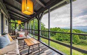 Smoky Mountain Cabin with Panoramic Views and Private Hot Tub - Tallassee, Tennessee