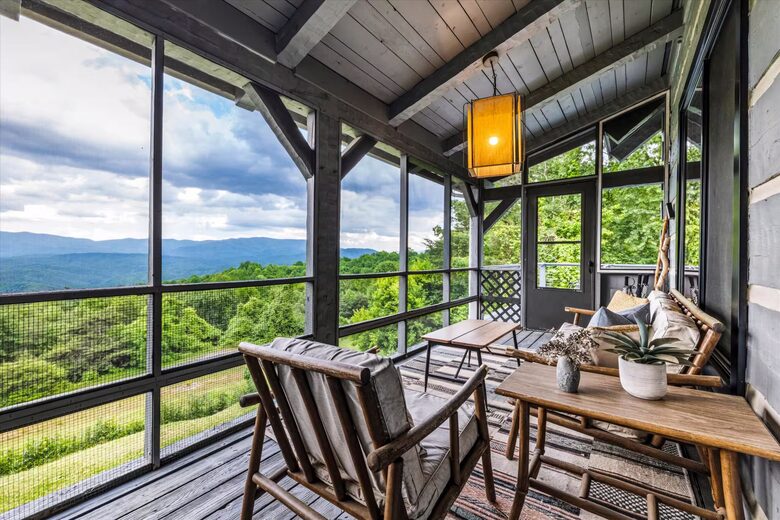 Smoky Mountain Cabin with Panoramic Views and Private Hot Tub - Tallassee, Tennessee