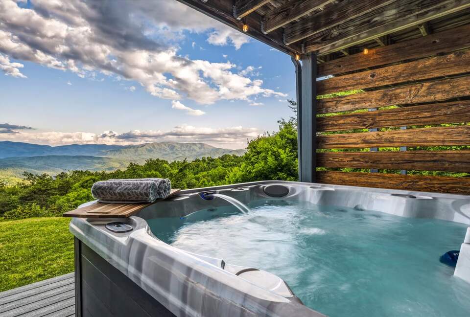 Smoky Mountain Cabin with Panoramic Views and Private Hot Tub - Tallassee, Tennessee