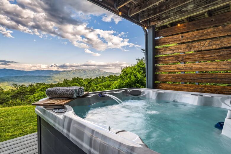 Smoky Mountain Cabin with Panoramic Views and Private Hot Tub - Tallassee, Tennessee