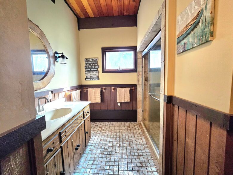 Eagles Nest Lakefront Lodge with Two Private Docks - Ely, Minnesota