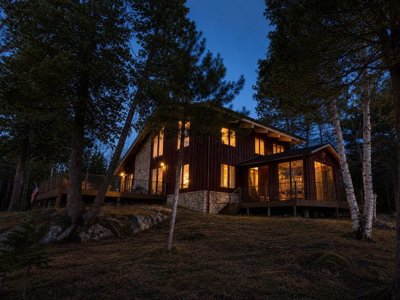 Eagles Nest Lakefront Lodge with Two Private Docks - Ely, Minnesota