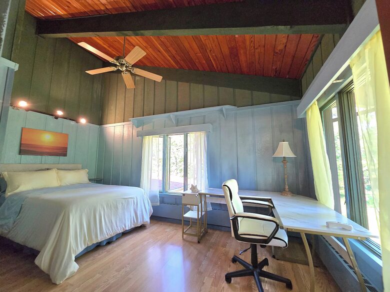 Eagles Nest Lakefront Lodge with Two Private Docks - Ely, Minnesota