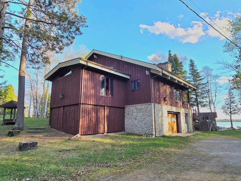 Eagles Nest Lakefront Lodge with Two Private Docks - Ely, Minnesota