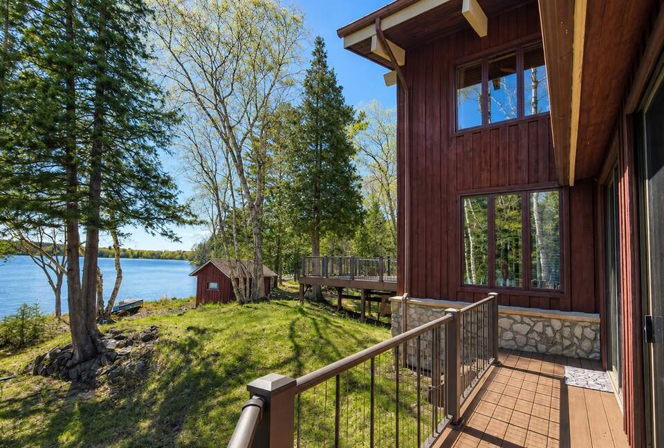 Eagles Nest Lakefront Lodge with Two Private Docks - Ely, Minnesota