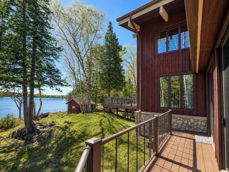 Eagles Nest Lakefront Lodge with Two Private Docks - Ely, Minnesota