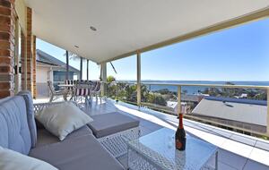 Nelson Bay Retreat with Panoramic Port Stephens Views - Nelson Bay, Australia