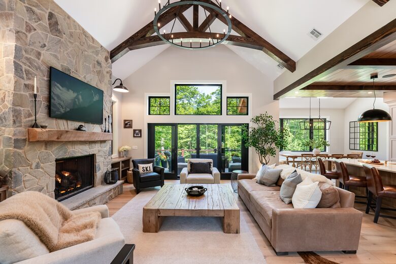 Mountain Chalet with Private Hot Tub Near Loon Mountain Resort - Lincoln, New Hampshire