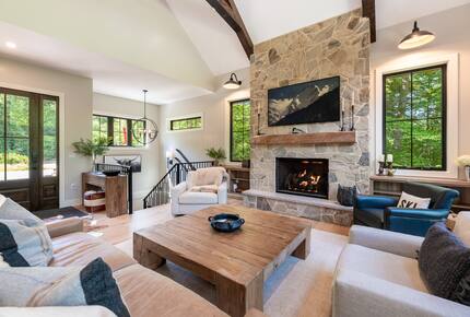 Mountain Chalet with Private Hot Tub Near Loon Mountain Resort - Lincoln, New Hampshire