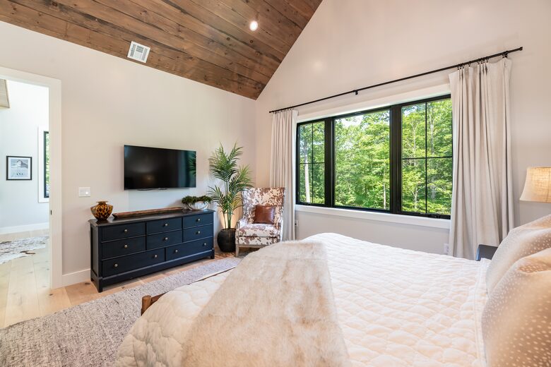 Mountain Chalet with Private Hot Tub Near Loon Mountain Resort - Lincoln, New Hampshire