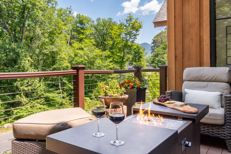 Mountain Chalet with Private Hot Tub Near Loon Mountain Resort - Lincoln, New Hampshire