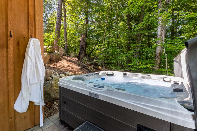 Mountain Chalet with Private Hot Tub Near Loon Mountain Resort - Lincoln, New Hampshire
