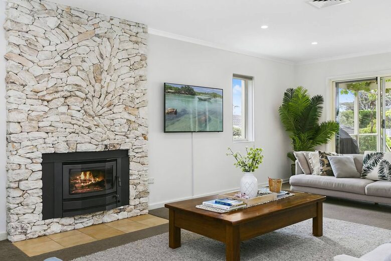 Sorrento Beach House with Private Pool Near Village - Melbourne, Australia
