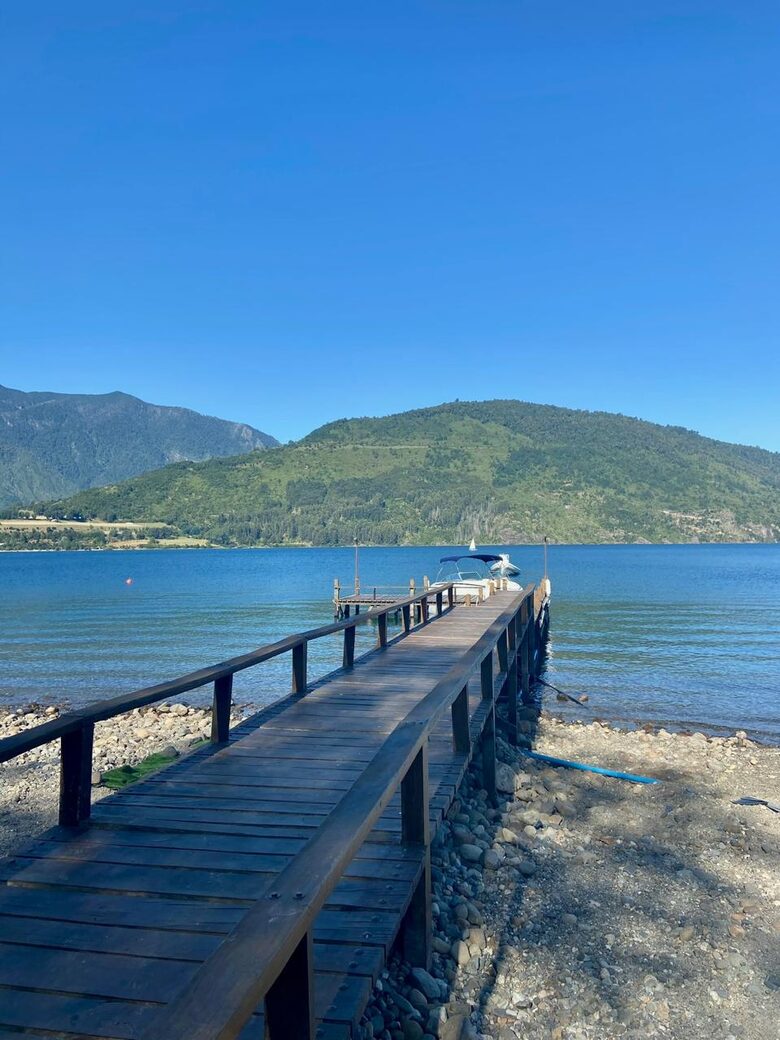 Contemporary Lake House at Lago Ranco - Futrono, Chile