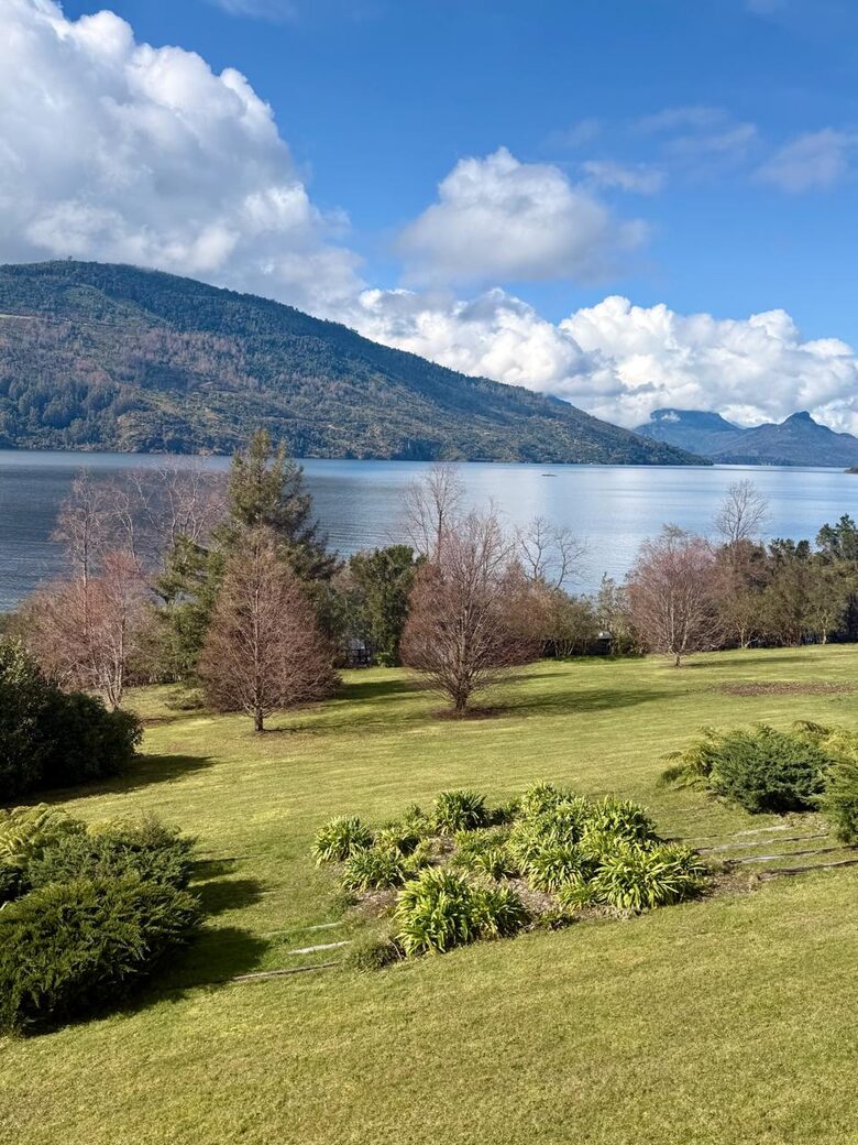 Contemporary Lake House at Lago Ranco - Futrono, Chile